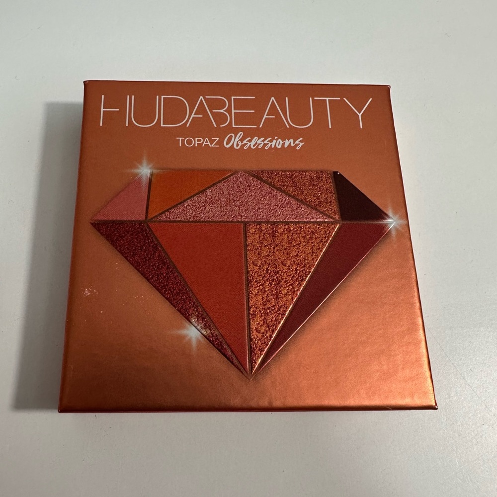 BN Huda Beauty Topaz Obsessions Eyeshadow Palette